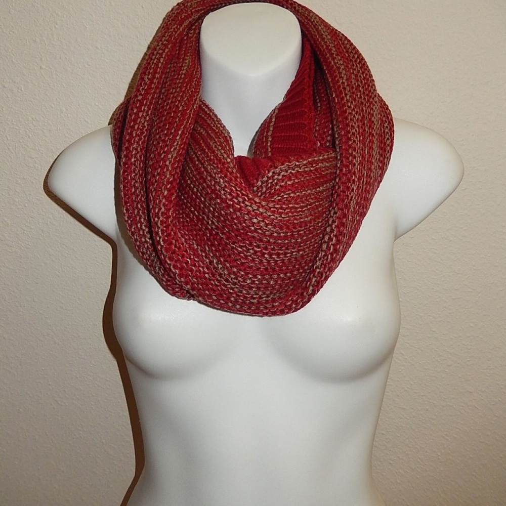 Chunky Marled Yarn Knitted Infinity Scarf Red